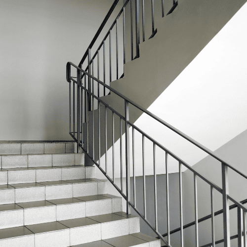 Sauberes Treppenhaus durch geprüfte Reinigungsdienstleister